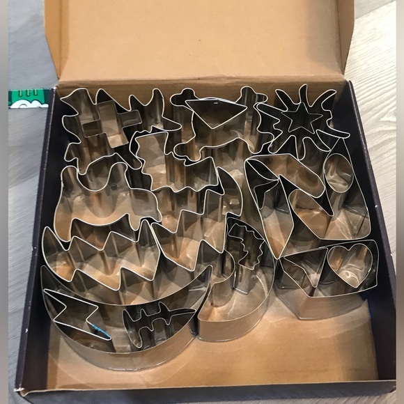 Halloween Pumpkin Carving Kit 
30Pcs - Picture 14 of 16